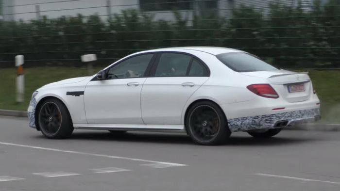 Η νέα Mercedes-AMG E 63 θα διαθέτει 4λιτρο twin-turbo V8 κινητήρα, που στην «απλή» έκδοση θα αποδίδει 571 ίππους και 750 Nm ροπής, ενώ στην έκδοση «S» θα βγάζει 612 άλογα και 850 Nm ροπής. 