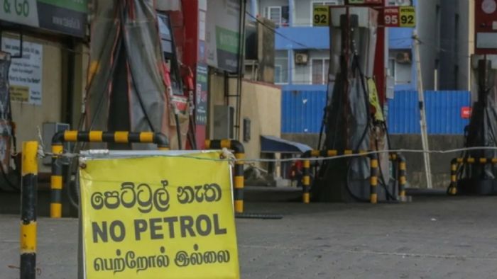 Σε σκληρό lockdown λόγω έλλειψης καυσίμων μπαίνει η Σρι Λάνκα 