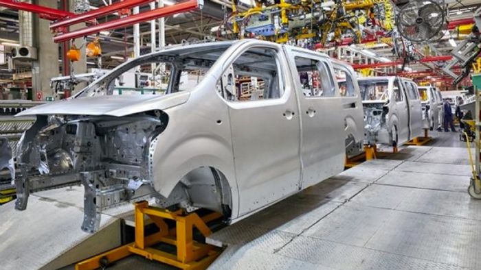 O όμιλος Stellantis αναστέλλει την παραγωγή οχημάτων στην Ρωσία 