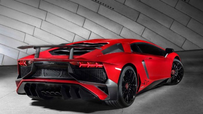 600 μόλις Aventador LP 750-4 Superveloce ανακοίνωσε πως θα κατασκευάσει η Lamborghini. Όχι το χρόνο, αλλά συνολικά…