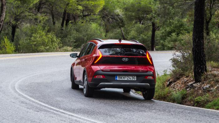 Μαλακά ρυθμισμένη είναι η ανάρτηση του Hyundai Bayon που τα καταφέρνει περίφημα στην απόσβεση των καθημερινών δυσκολιών στους ελληνικούς δρόμους. Μαλακά ρυθμισμένη είναι η ανάρτηση του Hyundai Bayon που τα καταφέρνει περίφημα στην απόσβεση των καθημερινών δυσκολιών στους ελληνικούς δρόμους.