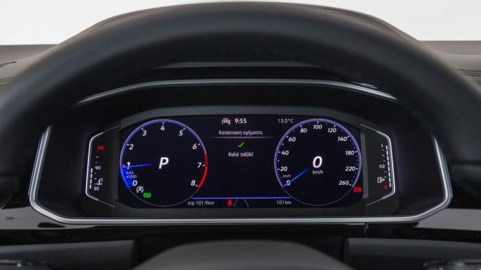 Από την βασική έκδοση το γερμανικό SUV έχει Digital Cockpit ψηφιακό πίνακα οργάνων με διαγώνιο 8 ιντσών, ο οποίος ανεβαίνει στις 10,3 ίντσες με +320 ευρώ. Από την βασική έκδοση το γερμανικό SUV έχει Digital Cockpit ψηφιακό πίνακα οργάνων με διαγώνιο 8 ιντσών, ο οποίος ανεβαίνει στις 10,3 ίντσες με +320 ευρώ.