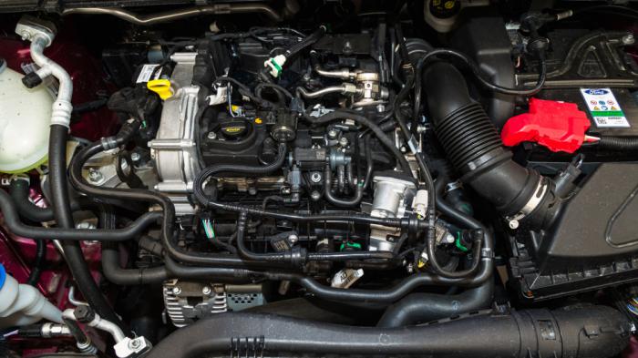 Ο 1.000άρης EcoBoost των 150 ίππων αποδίδει 155 άλογα και συνδυάζεται είτε με 6άρι μηχανικό (Vivid Ruby) είτε με διπλοσύμπλεκτο αυτόματο 7 σχέσεων Powershift. Ο 1.000άρης EcoBoost των 150 ίππων αποδίδει 155 άλογα και συνδυάζεται είτε με 6άρι μηχανικό (Vivid Ruby) είτε με διπλοσύμπλεκτο αυτόματο 7 σχέσεων Powershift.