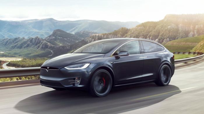 Το 200 κιλά ελαφρύτερο Tesla Model X με τα 670 άλογα χρειάζεται λιγότερα από 4 δλ. για να ολοκληρώσει το 0-100 χλμ./ώρα.