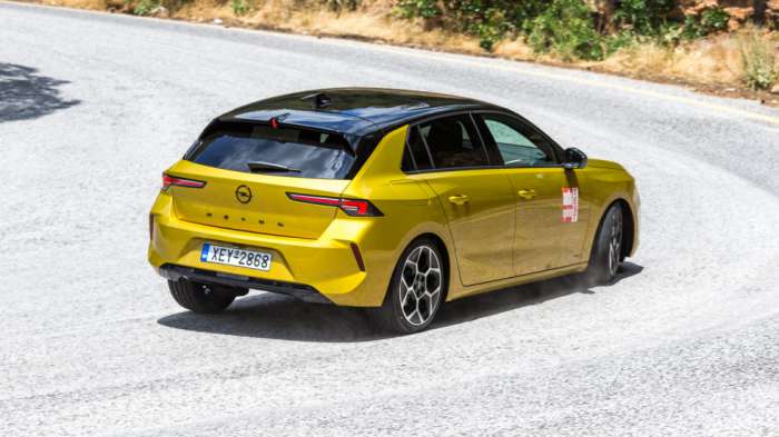 Το Opel Astra diesel δε στερείται δυναμισμού, με τις κλίσεις του αμαξώματος να είναι μικρές και το σύστημα διεύθυνσης να είναι άμεσο και ακριβές, ειδικά στη Sport λειτουργία.