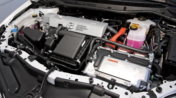 Με τον ηλεκτροκινητήρα, το Auris μπορεί να κινηθεί χωρίς να καταναλώνει βενζίνη μέχρι 2-3 χλμ. μέσα στην πόλη. 