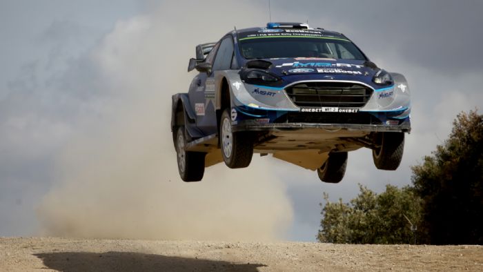 Μετά από 73 προσπάθειες στο WRC, o Ott Tanak πέταξε στη Σαρδηνία προς την πρώτη του νίκη. Δείτε ειδική προς ειδική τι έγινε στο συναρπαστικό Ράλι Ιταλίας.
