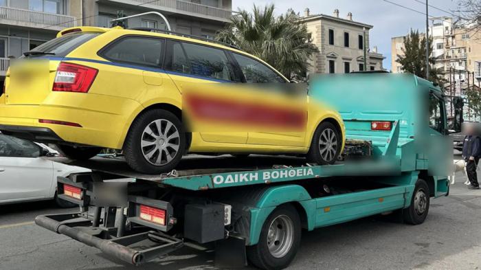 ΕΛ.ΑΣ: Χειροπέδες σε 4 οδηγούς ταξί, δεκάδες οι παραβάσεις ΕΛ.ΑΣ: Χειροπέδες σε 4 οδηγούς ταξί, δεκάδες οι παραβάσεις
