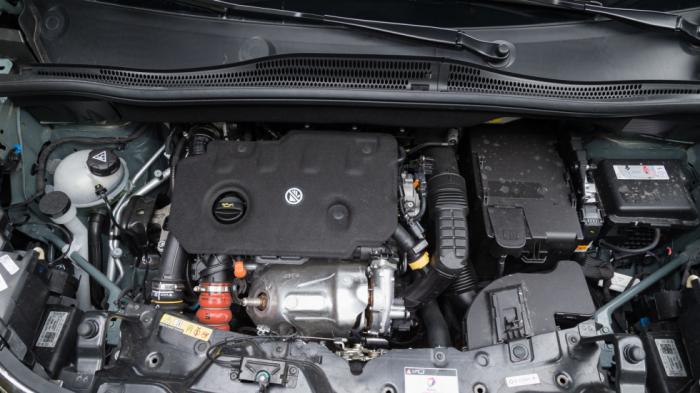 Κάτω από το καπό του Citroen C3 Aircross της δοκιμής βρίσκεται ο γνώριμος turbo diesel κινητήρας χωρητικότητας 1.499 κ.εκ. της «οικογένειας» BlueHDi (110 ίπποι και 250 Nm ροπής).