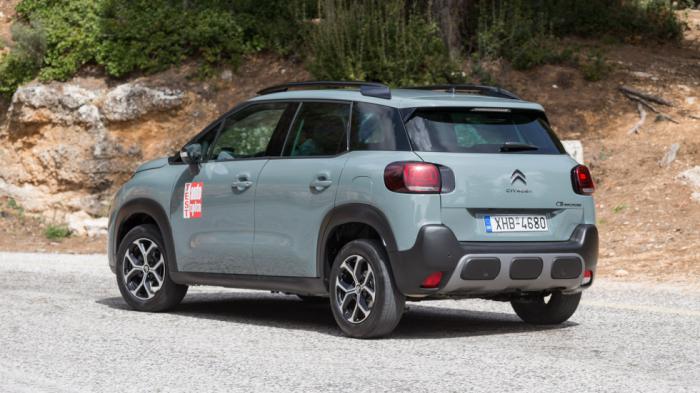 Πιστό στη γενική φιλοσοφία της Citroen, το C3 Aircross εστιάζει στην άνεση, είτε μιλάμε στην λειτουργία της ανάρτησης που «καταπίνει» οποιαδήποτε ανωμαλία του εδάφους, ή στα καθίσματα «πολυθρόνες» Adv