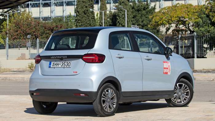 Το Leapmotor T03 είναι ένα αυτοκίνητο πόλης μήκους 3,62 μέτρων με αρκετά νεανικό παρουσιαστικό και σχεδίαση με αρκετές καμπύλες. Το Leapmotor T03 είναι ένα αυτοκίνητο πόλης μήκους 3,62 μέτρων με αρκετά νεανικό παρουσιαστικό και σχεδίαση με αρκετές καμπύλες.