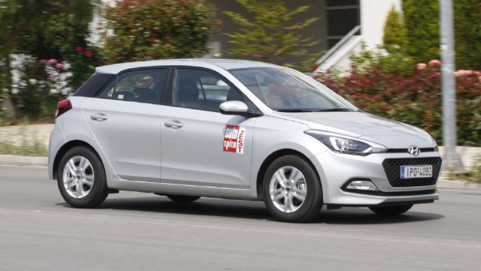 To νέο Hyundai i20 ξεκινά από τα 11.990 ευρώ στην έκδοση L Base, η οποία είναι σπαρτιατική καθώς διαθέτει ESP, 6 αερόσακους, A/C, μπροστά ηλεκτρικά παράθυρα, κεντρικό κλείδωμα χωρίς τηλεχειρισμό και ρ