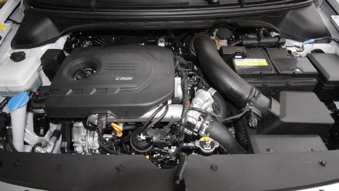 Κάτω από το καπό του Hyundai i20 της δοκιμής βρίσκεται ο 1,1 λίτρων diesel κινητήρας της σειράς «U-II» που γνωρίζουμε από την προηγούμενη γενιά και αποδίδει 75 ίππους.