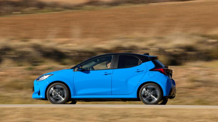 Χάρη στο Predictive State of Charge Control το ανανεωμένο Yaris των 130 ίππων κάνει καλύτερη διαχείριση στην της μπαταρίας του, χρησιμοποιεί τα δεδομένα της κυκλοφορίας σε πραγματικό χρόνο και περιορίζει τις απαιτήσεις, αναλόγως της διαδρομής (π.χ. αν έχει κλίση). Χάρη στο Predictive State of Charge Control το ανανεωμένο Yaris των 130 ίππων κάνει καλύτερη διαχείριση στην της μπαταρίας του, χρησιμοποιεί τα δεδομένα της κυκλοφορίας σε πραγματικό χρόνο και περιορίζει τις απαιτήσεις, αναλόγως της διαδρομής (π.χ. αν έχει κλίση).