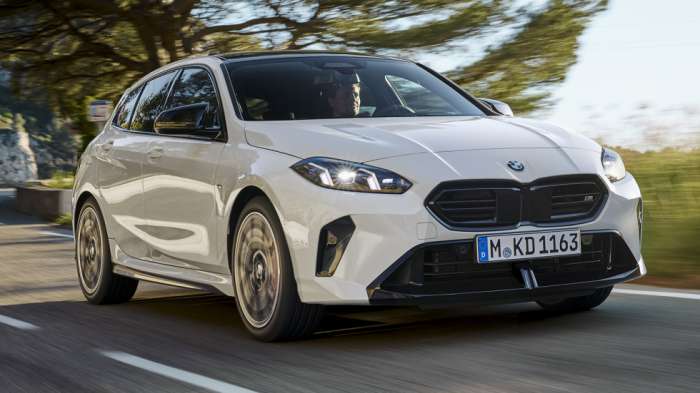 Πρεμιέρα για τη νέα BMW Σειρά 1 Πρεμιέρα για τη νέα BMW Σειρά 1