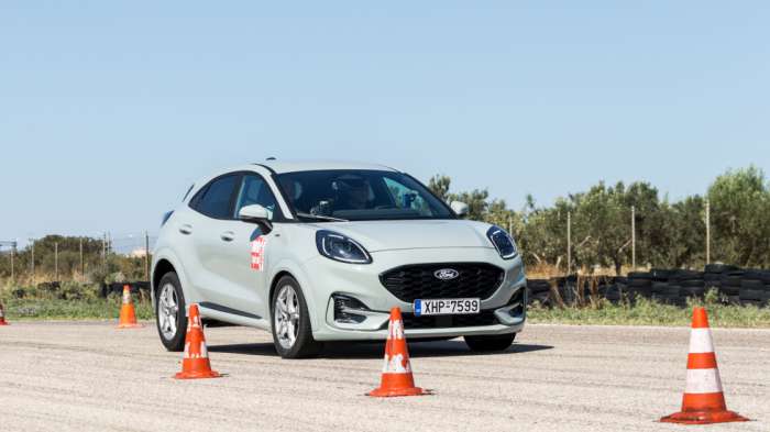 Με μόλις 2,36 μ. διαφορά από το στεγνό στο βρεγμένο το Michelin Pilot Sport 5 έχει το πιο ισορροπημένο φρενάρισμα της κατηγορίας. Με μόλις 2,36 μ. διαφορά από το στεγνό στο βρεγμένο το Michelin Pilot Sport 5 έχει το πιο ισορροπημένο φρενάρισμα της κατηγορίας.