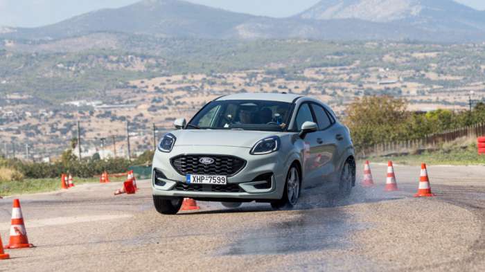 Από στεγνό σε βρεγμένο, το Michelin Pilot Sport 5 έχει 10 χλμ./ώρα διαφορά στο κράτημα (Elk Test). Από στεγνό σε βρεγμένο, το Michelin Pilot Sport 5 έχει 10 χλμ./ώρα διαφορά στο κράτημα (Elk Test).