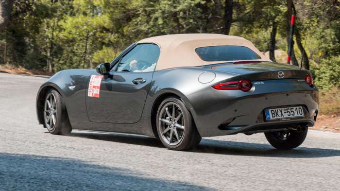 Το ανανεωμένο Mazda MX-5 φοράει λάστιχα 1ης τοποθέτηση από τη σειρά Yokohama Advan. Το ανανεωμένο Mazda MX-5 φοράει λάστιχα 1ης τοποθέτηση από τη σειρά Yokohama Advan.