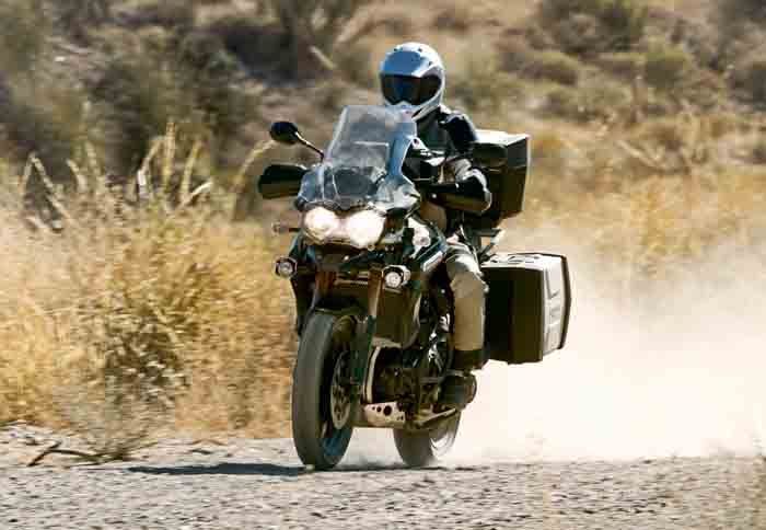 Στα αξεσουάρ της μοτοσικλέτας μπορεί να βρει κανείς, ό,τι χρειάζεται για ένα άνετο ταξίδι, όπως ψηλότερη κατά 50 χλστ. ζελατίνα, θερμαινόμενα γκριπ και σέλα!
