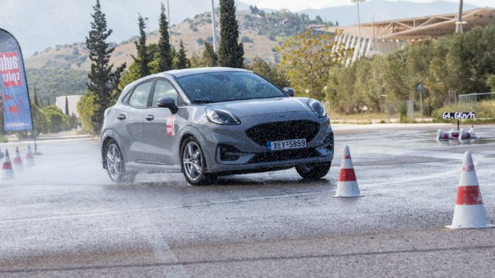 Το Pirelli Cinturato P7 δε νιώθει καθόλου άνετα στο βρεγμένο κάτι αναμενόμενο, αφού έχει δείκτη πρόσφυσης B. 