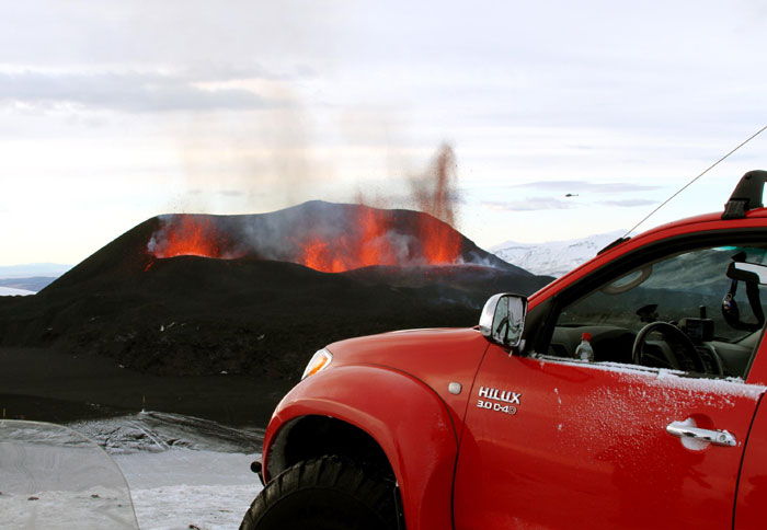Στο ισλανδικό ηφαίστειο με Hilux 
