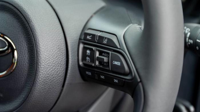 Το στάνταρ από τη «βασική» σύστημα Adaptive Cruise Control παρέχει τη δυνατότητα στο αυτοκίνητο να διατηρεί σταθερή ταχύτητα χωρίς τη χρήση του γκαζιού, διατηρώντας μία ελάχιστη, προεπιλεγμένη απόστασ Το στάνταρ από τη «βασική» σύστημα Adaptive Cruise Control παρέχει τη δυνατότητα στο αυτοκίνητο να διατηρεί σταθερή ταχύτητα χωρίς τη χρήση του γκαζιού, διατηρώντας μία ελάχιστη, προεπιλεγμένη απόστασ