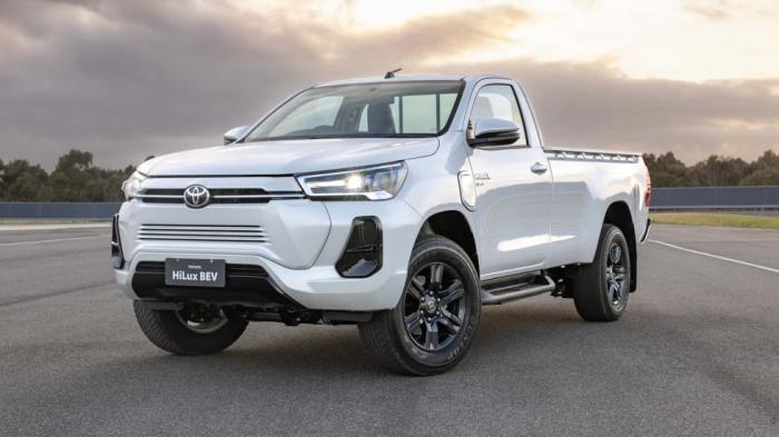 Toyota: «Συζητάμε αν θα κάνουμε ηλεκτρικό το Hilux» 