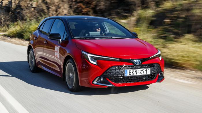 Tι προσφέρει η «βασική» υβριδική Toyota Corolla των 28.470 ευρώ;  