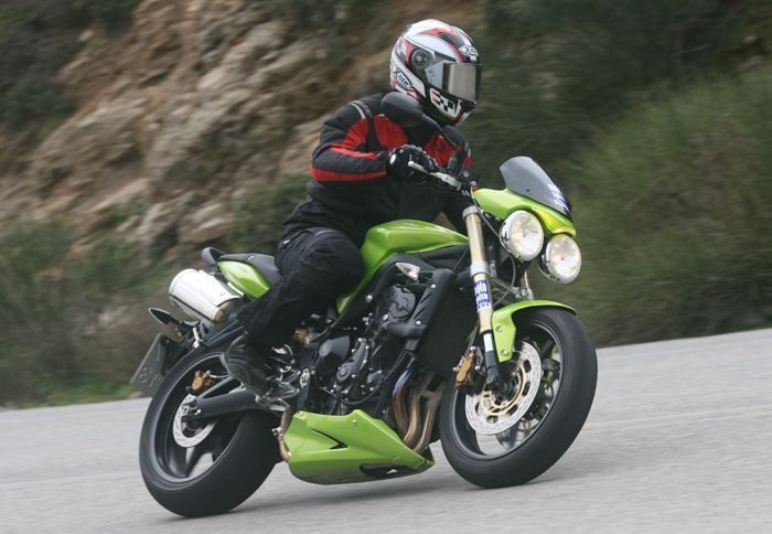 Το Street Triple της Triumph είναι ένα μοντέλο με ξεχωριστά χαρακτηριστικά, όπως ο τρικύλινδρος κινητήρας και η μοναδική εμφάνιση.
