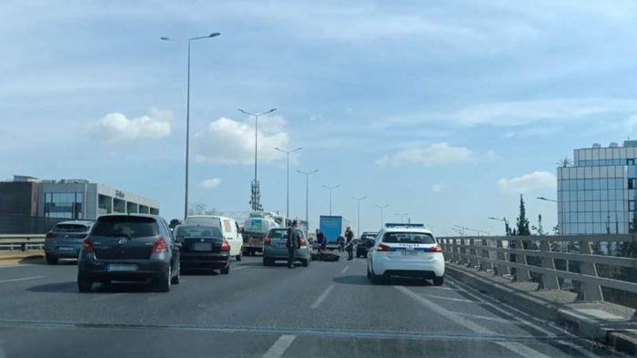 Τροχαίο στον Κηφισό στη γέφυρα Ροσινιόλ: Μποτιλιάρισμα από το ΣΕΦ 