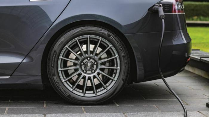 Ειδικά ελαστικά για Tesla και Mustang Mach-E έφτιαξε η Bridgestone Ειδικά ελαστικά για Tesla και Mustang Mach-E έφτιαξε η Bridgestone