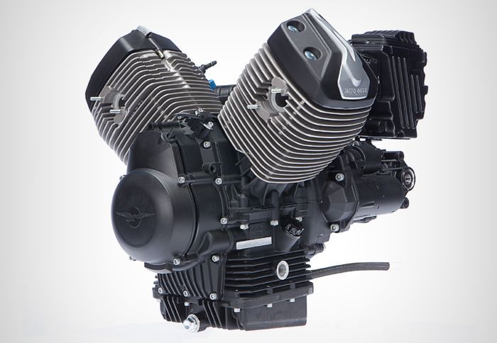 Ένας V κινητήρας είναι μικρότερος σε μέγεθος και μπορεί να τοποθετηθεί χαμηλότερα και πιο μπροστά από έναν άλλης διάταξης στα ίδια κ.εκ..