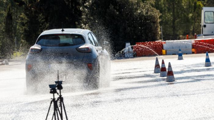 Πόσο φρενάρουν στο βρεγμένο και με πόσα χλμ. πέρασαν το ELK τα Bridgestone και Pirelli;