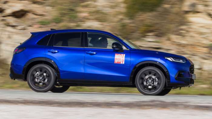 Και το Honda ZR-V έχει μεγάλο ρεζερβουάρ (57 λτ.), που σημαίνει ότι με λελογισμένη οδήγηση θα κινηθείς για πολλά χιλιόμετρα, δίχως επίσκεψη στο βενζινάδικο (μέση κατανάλωση 6,2 λτ./100 χλμ.). Και το Honda ZR-V έχει μεγάλο ρεζερβουάρ (57 λτ.), που σημαίνει ότι με λελογισμένη οδήγηση θα κινηθείς για πολλά χιλιόμετρα, δίχως επίσκεψη στο βενζινάδικο (μέση κατανάλωση 6,2 λτ./100 χλμ.).