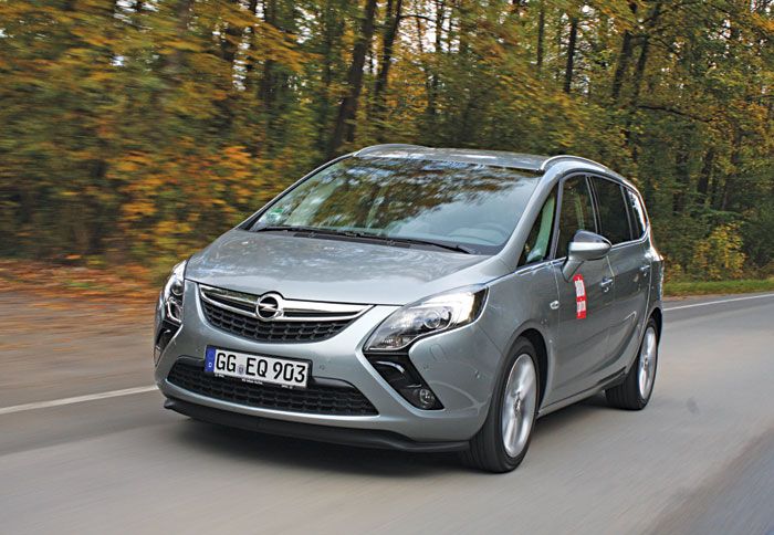 Το νέο Opel Zafira Tourer θα είναι στη χώρα μας από τον προσεχή Ιανουάριο με τιμή εκκίνησης τις 21.500 ευρώ. Το νέο Opel Zafira Tourer θα είναι στη χώρα μας από τον προσεχή Ιανουάριο με τιμή εκκίνησης τις 21.500 ευρώ.