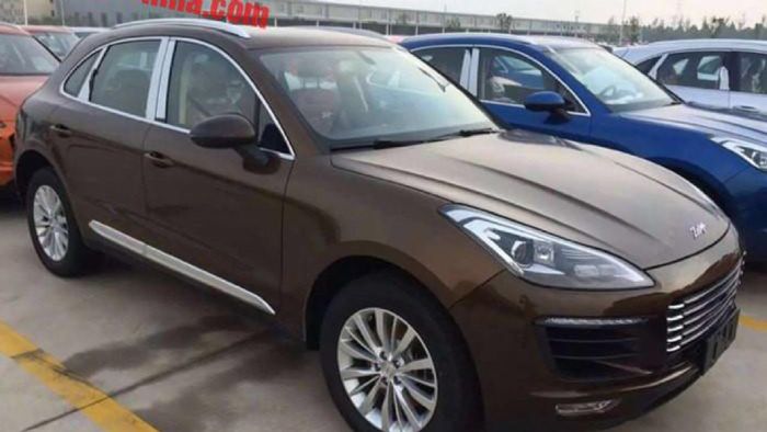 Το Zotye SR8 είναι λιγότερο δυναμικό και διαθέτει μεγαλύτερα φωτιστικά σώματα μπροστά