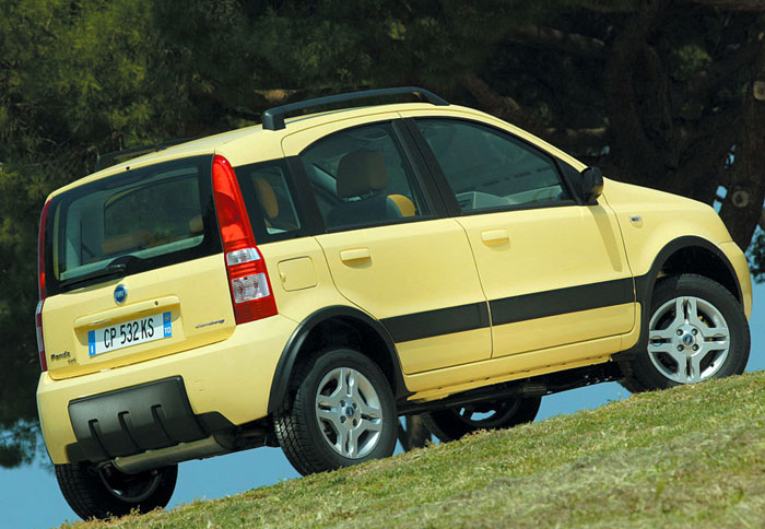 Η τετρακίνηση βοηθάει το Panda 4X4 για δύσκολες συνθήκες Η τετρακίνηση βοηθάει το Panda 4X4 για δύσκολες συνθήκες