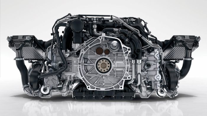 Ο επίπεδος κινητήρας με δύο turbo της Porsche 991 2017. Αξιο αναφοράς το χαμηλό κέντρο βάρους που παρουσιάζει.