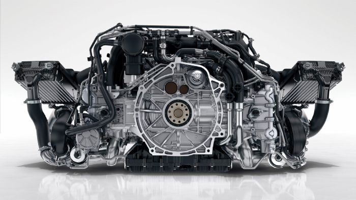 Ο επίπεδος κινητήρας με δύο turbo της Porsche 991 2017. Αξιο αναφοράς το χαμηλό κέντρο βάρους που παρουσιάζει. Ο επίπεδος κινητήρας με δύο turbo της Porsche 991 2017. Αξιο αναφοράς το χαμηλό κέντρο βάρους που παρουσιάζει.