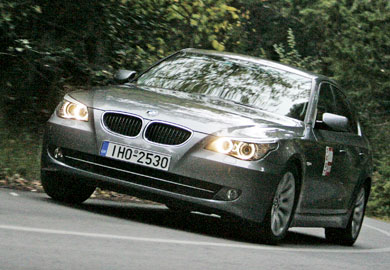 audi a6, bmw 520i -   5  BMW         ,    
  4   2,0 .,       EfficientDynamics.
  520i      ,           .
