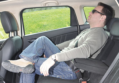   compact           ,         .    Auto      hatchback        .
 