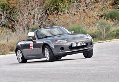  MX-5   
   roadster, 
   -
  ,   
  . 