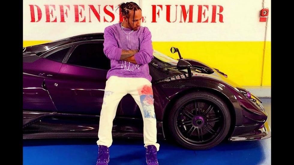 Με την ειδικά κατασκευασμένη για αυτόν Pagani Zonda 760 LH.