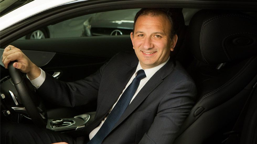 Ο κ. Νίκος Πρέζας, Διευθυντής Πωλήσεων & Marketing της Volkswagen. Με χαμηλό προφίλ και προβάλλοντας το «Εμείς» μας μιλά και για το νέο Golf.