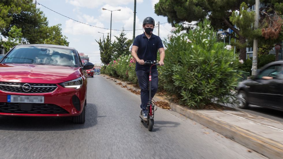 Λόγω κορωνοϊού οι μετακινήσεις με τα μέσα μαζικής μεταφοράς (λεωφορείο κλπ.) είναι επίφοβες, οπότε με το ηλεκτρικό πατίνι γλιτώνετε τον συνωστισμό και πηγαίνετε με μεγαλύτερη «άνεση» στον προορισμό σα