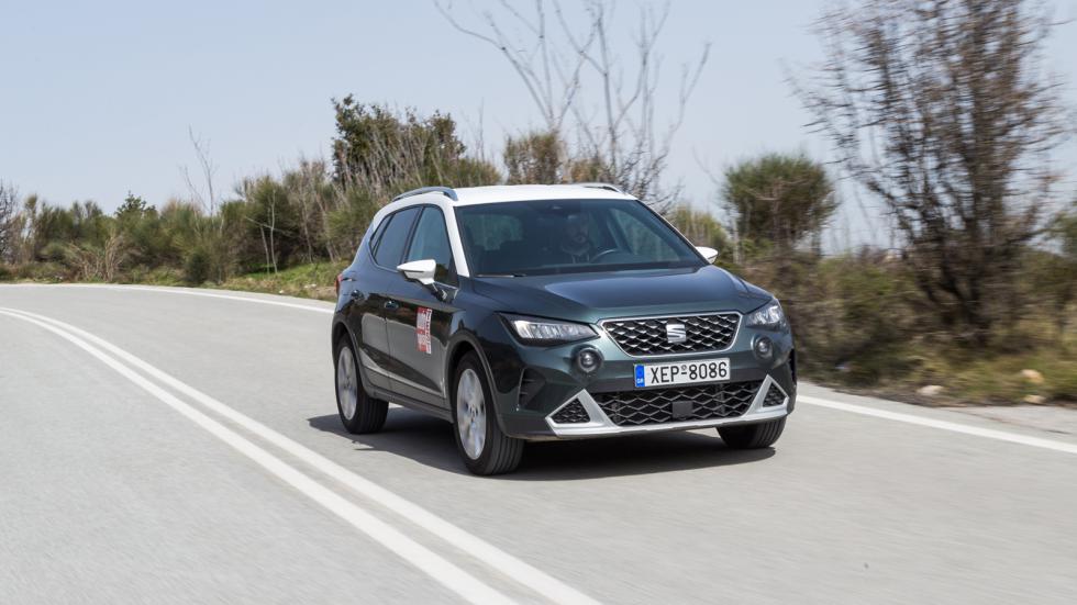 Η έκδοση με τα 110 άλογα του βενζινοκίνητου SEAT Arona 1,0 TSI προσδίδει στον ευχάριστο και νεανικό χαρακτήρα του Arona μπρίο και αναδεικνύει τις οδηγικές του αρετές.