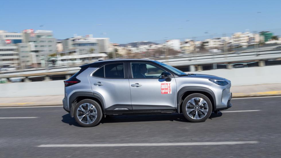 Το Toyota Yaris Cross εφοδιάζεται με τον γνωστό 1.500άρη ατμοσφαιρικό κινητήρα των 125 ίππων που αποδεικνύεται απόλυτα εστιασμένος στην καθημερινότητα, ισορροπώντας ιδανικά στην «τραμπάλα» επιδόσεων κ