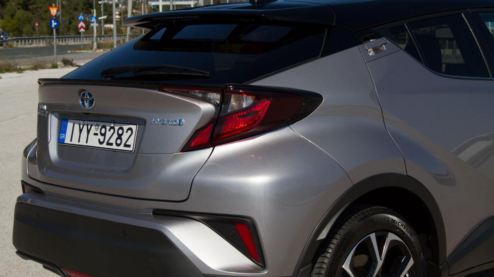 Peugeot 2008 diesel Vs Toyota C-HR Hybrid