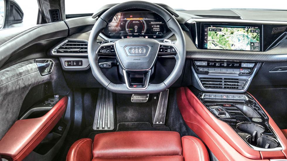 Πολυτελές, εντυπωσιακό, elegant και φουλ ψηφιακό το εσωτερικό του Audi RS e-tron GT.