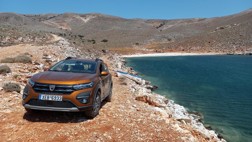 Για να φτάσεις σε κάποιες απομακρυσμένες παραλίες, θα χρειαστεί να περάσεις κάποια δύσκολα εμπόδιο. Τελικά με το Sandero Stepway το καταφέραμε